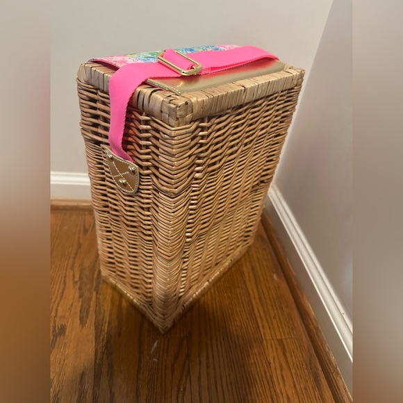NWOT Lilly Pulitzer Wicker Wine Basket - Picture 3 of 6